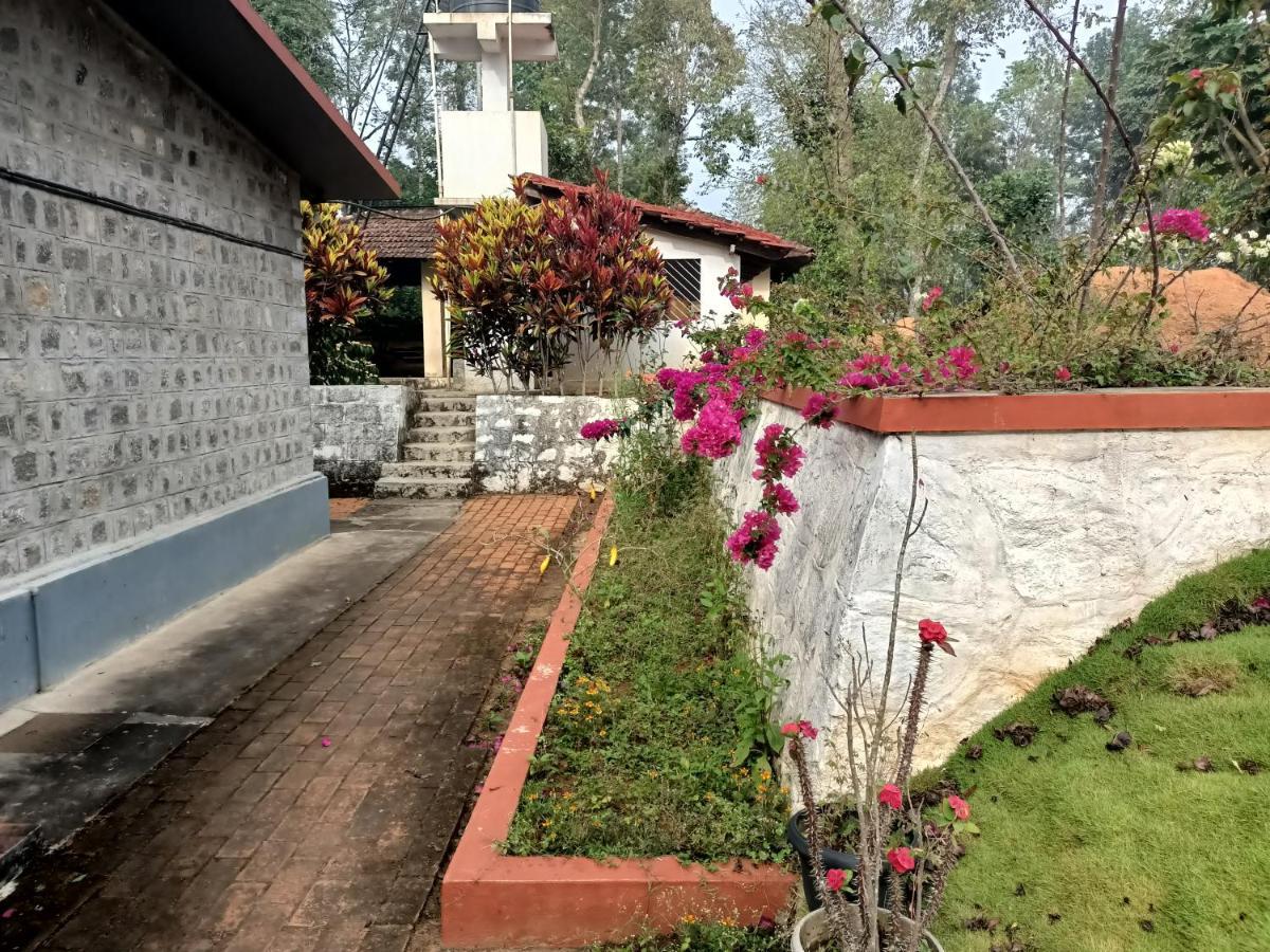 Coorg Kolamotte Hotel Gonikoppal Exterior photo